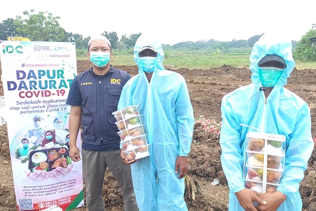 Dapat Bantuan Ini, Petugas Pemakaman Covid TPU Mangunjaya Ucapkan Terima Kasih kepada IDC